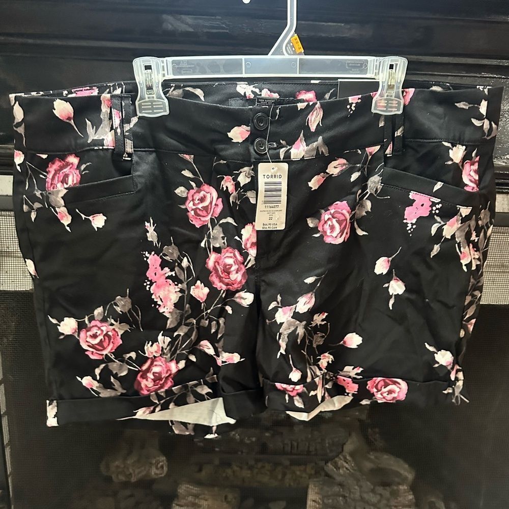 Torrid NWT black shorts with rose detail. Stretchy material.